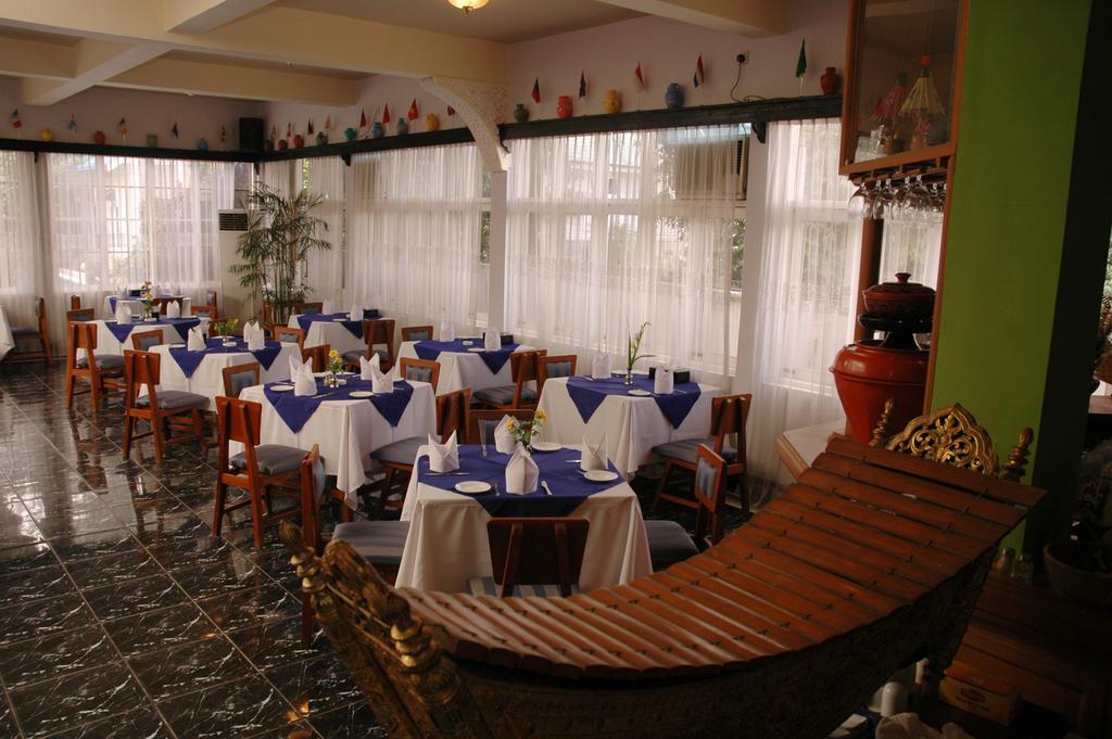 Emerald Land Hotel Mandalay Buitenkant foto