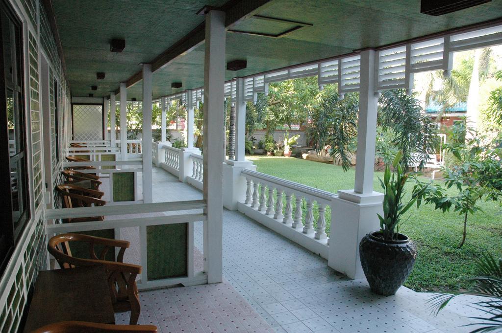 Emerald Land Hotel Mandalay Buitenkant foto