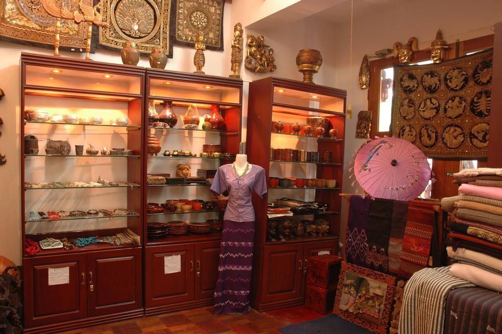Emerald Land Hotel Mandalay Buitenkant foto