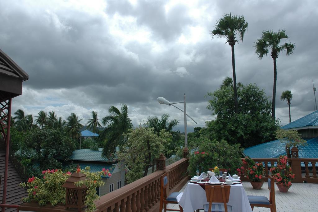 Emerald Land Hotel Mandalay Buitenkant foto