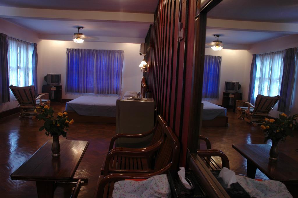 Emerald Land Hotel Mandalay Buitenkant foto