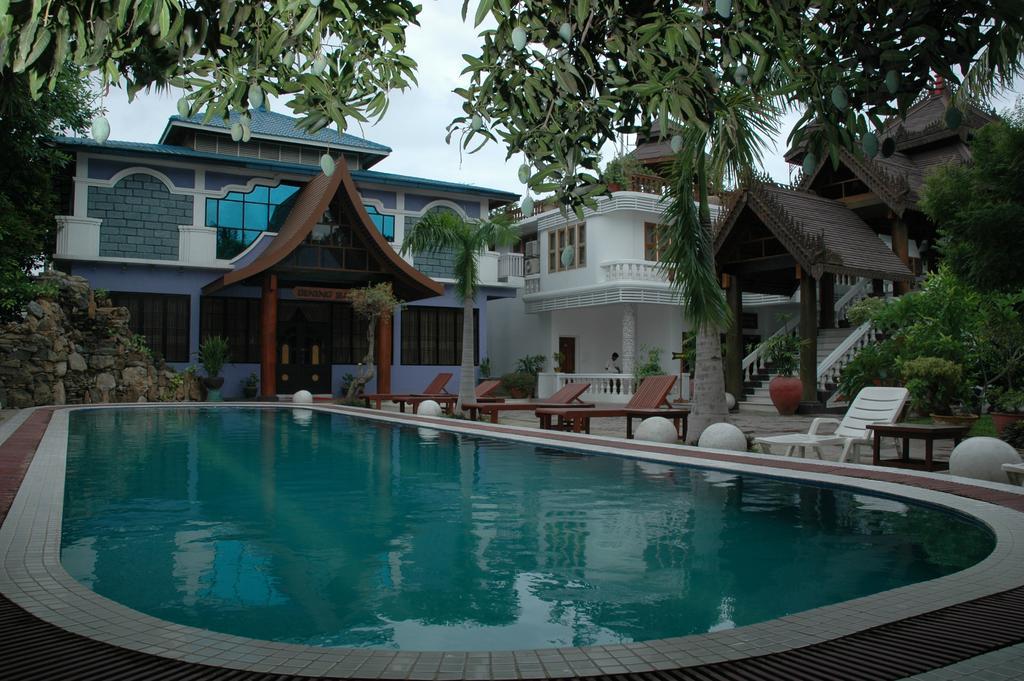 Emerald Land Hotel Mandalay Buitenkant foto