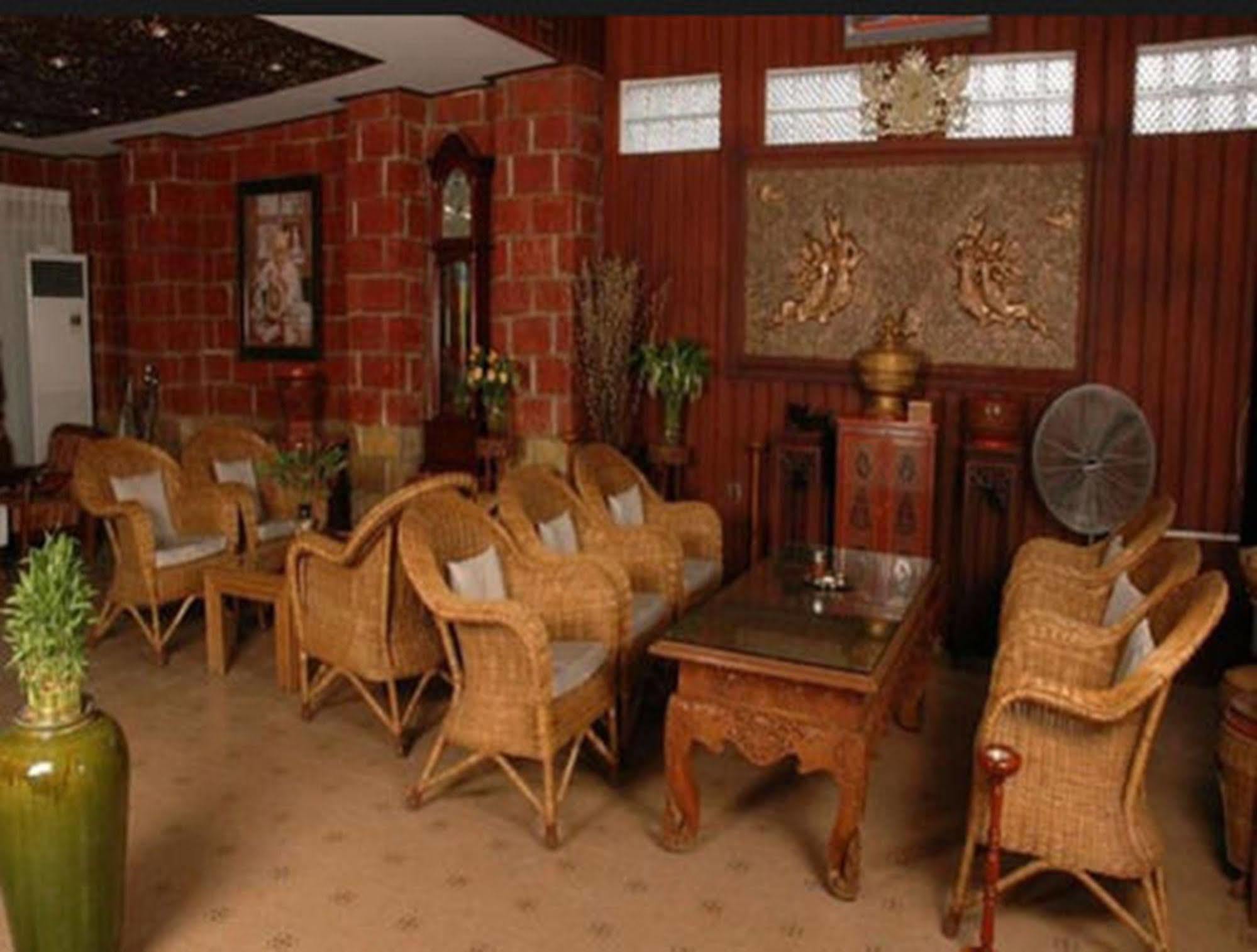 Emerald Land Hotel Mandalay Buitenkant foto